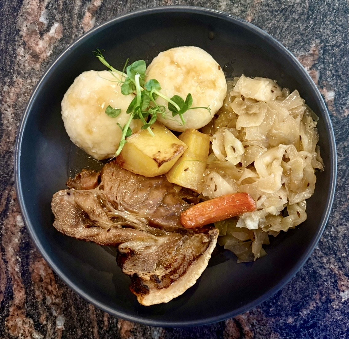 Saftiges Sonntagsbratl mit Kruste